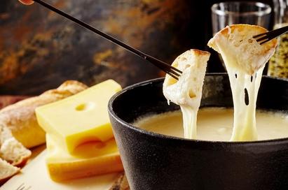 <p>Traditional Fondue Evening</p>